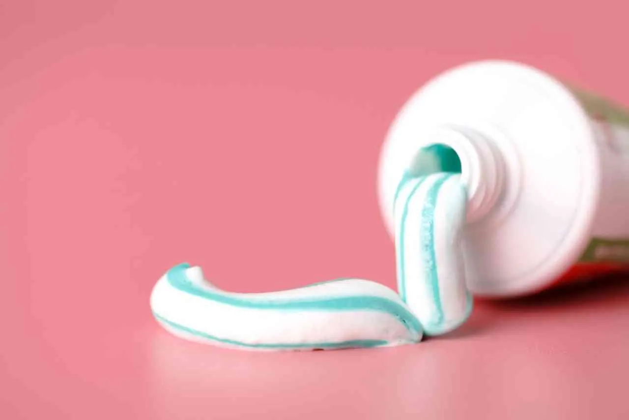 dentifricio per pulizie