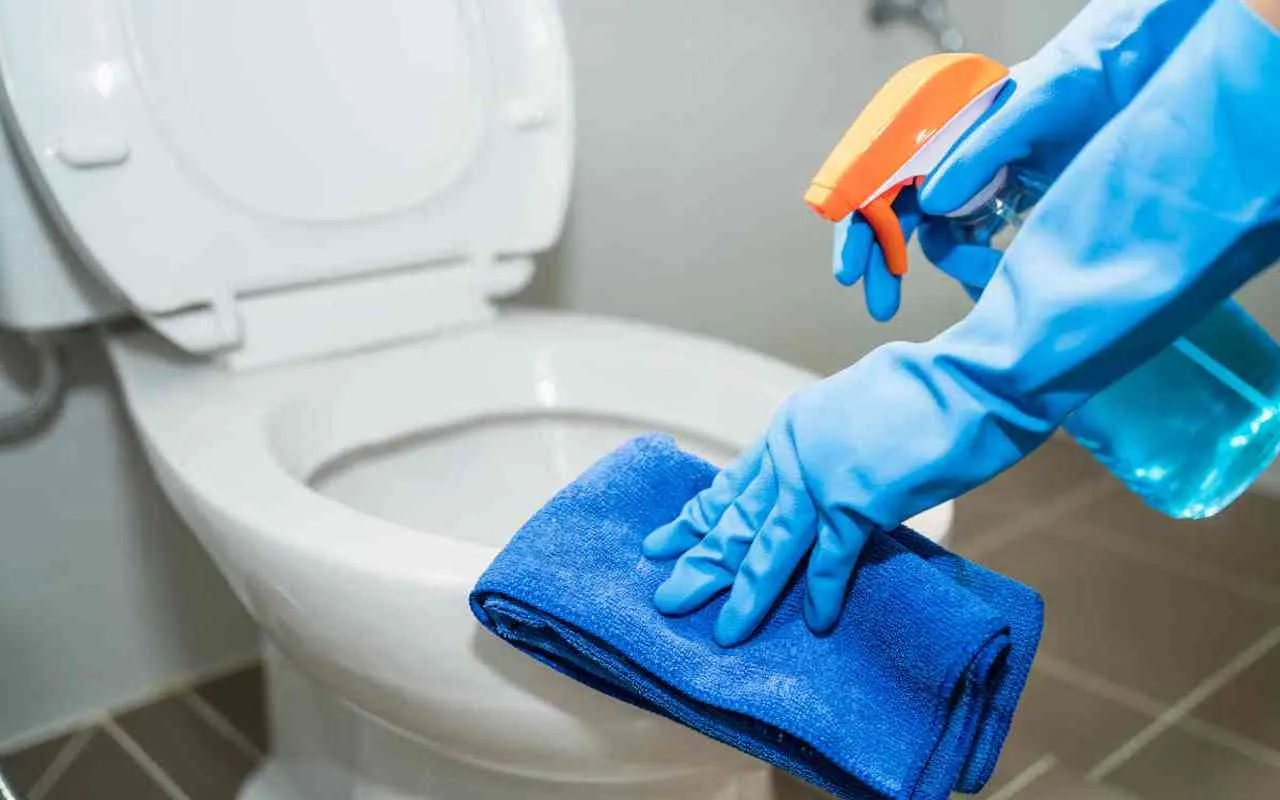 Come sbiancare i sanitari del bagno